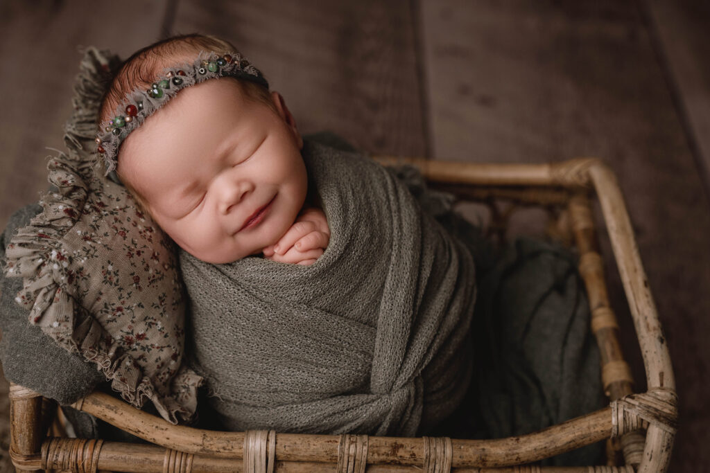 sweet newborn photo by Paula Goforth Photography 