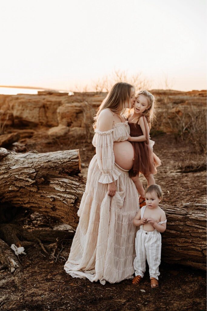 Outdoor lifestyle family maternity image in Fort Worth Texas 