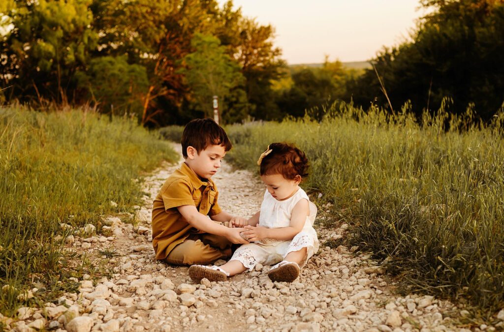 Sunlit family photo session in Fort Worth Texas by Paula Goforth 