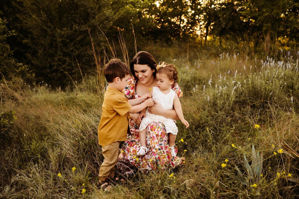 Sunlit family photo session in Fort Worth Texas by Paula Goforth 