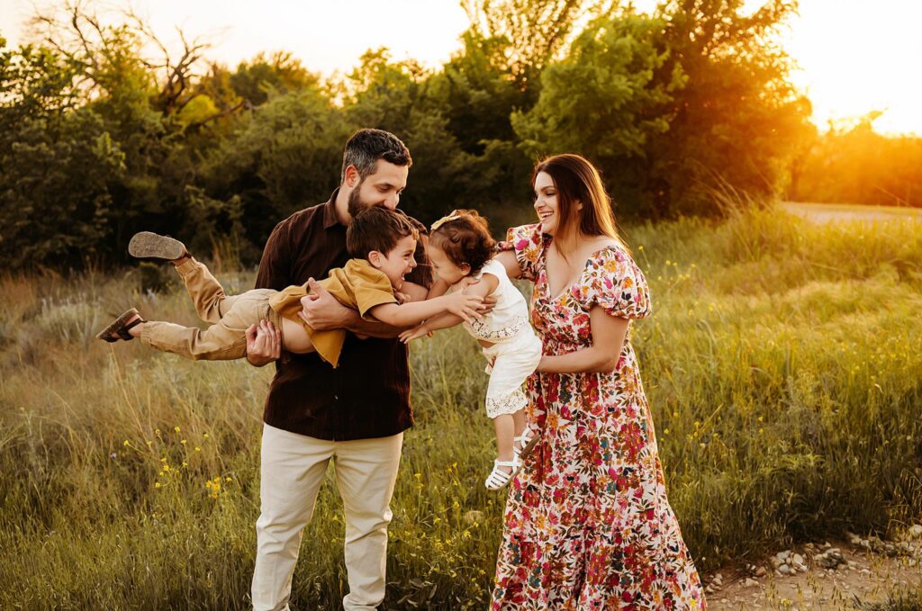 Sunlit family photo session in Fort Worth Texas by Paula Goforth 
