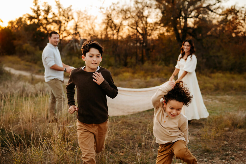 golden hour images by Fort Worth family photographer Paula Goforth 