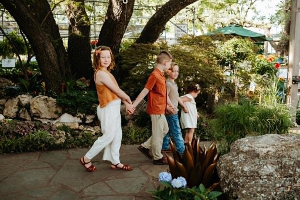 Want Genuine Smiles From Kids During Family Photos? Fort Worth Photographer