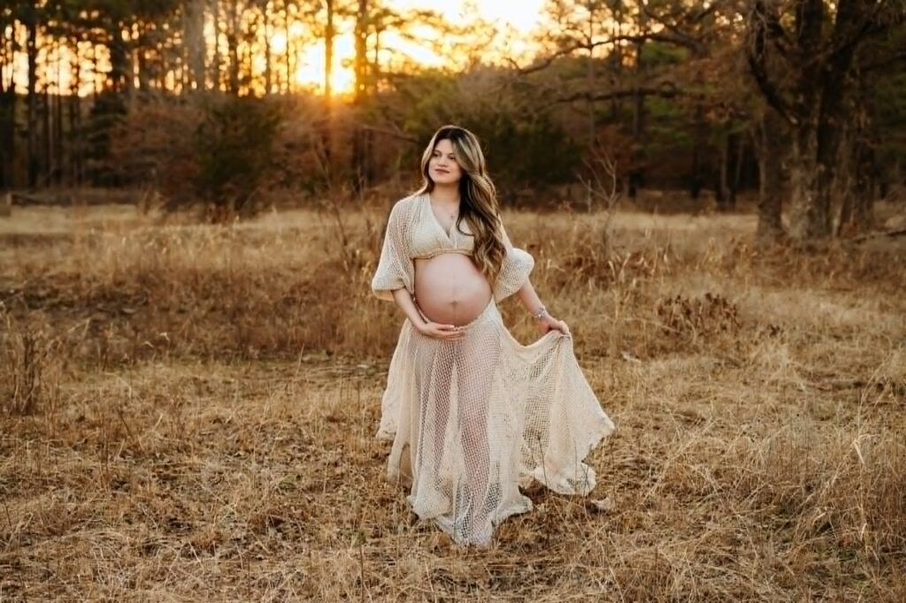 Golden hour maternity photographer in Fort Worth
