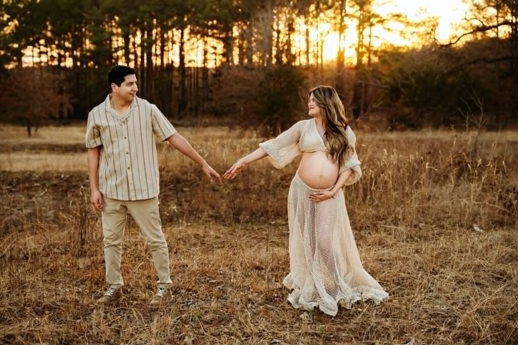 Golden hour maternity photographer in Fort Worth